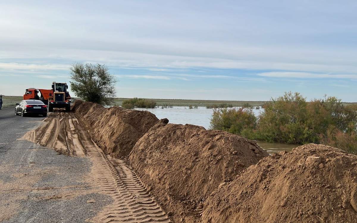 Закрытие-участка-дороги-«Атырау-—-Индер-—-Уральск»-из-за-угрозы-подтопления
