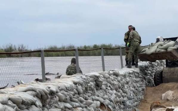 Повышенный-уровень-воды-в-реке-Жайык-заставляет-власти-беспокоиться-в-поселке-Индербор