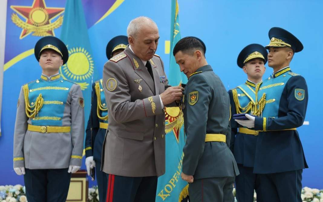 Военные-награды-вручены-вооруженным-силам-РК