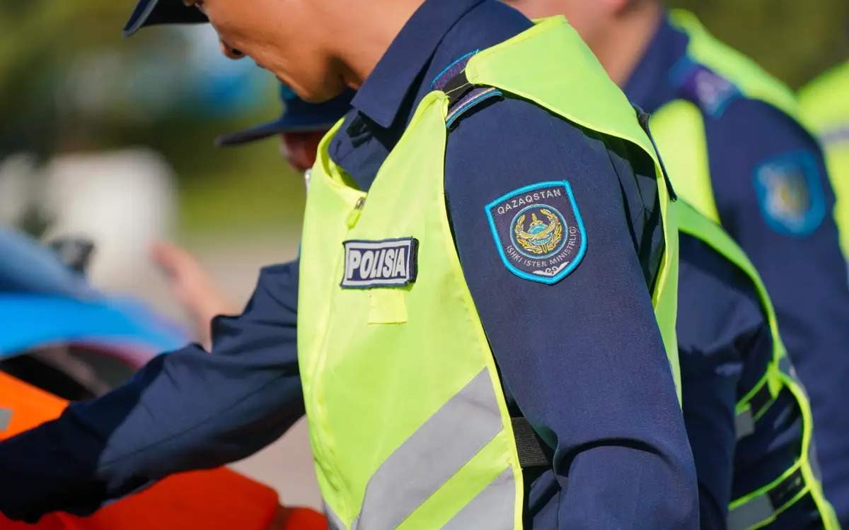 Женщина упала с 15-го этажа на коляску в Астане, оба погибли