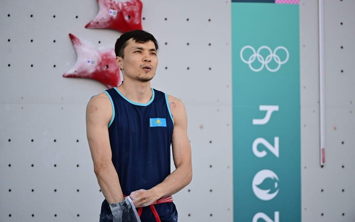 Казахстанский скалолаз Амир Маймуратов на трассе в дисциплине «скорость»