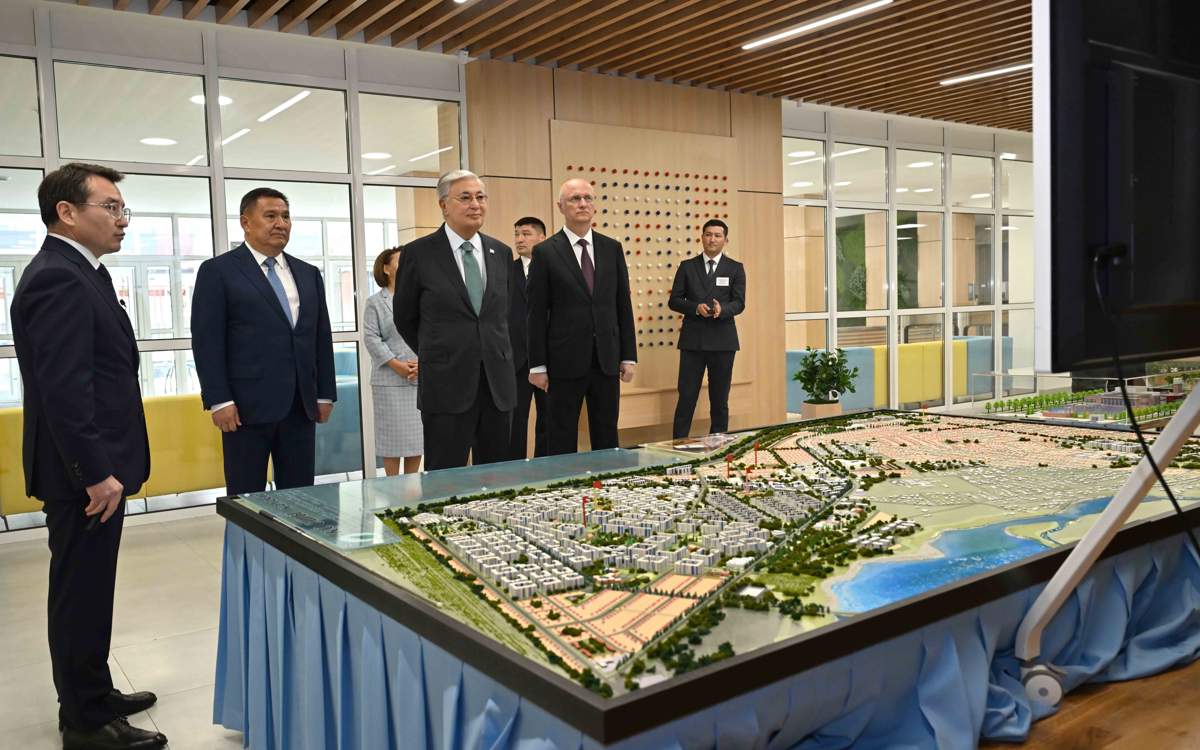 Президент-Токаев-рассмотрел-планы-по-строительству-жилья-и-соцобъектов-в-Косшы