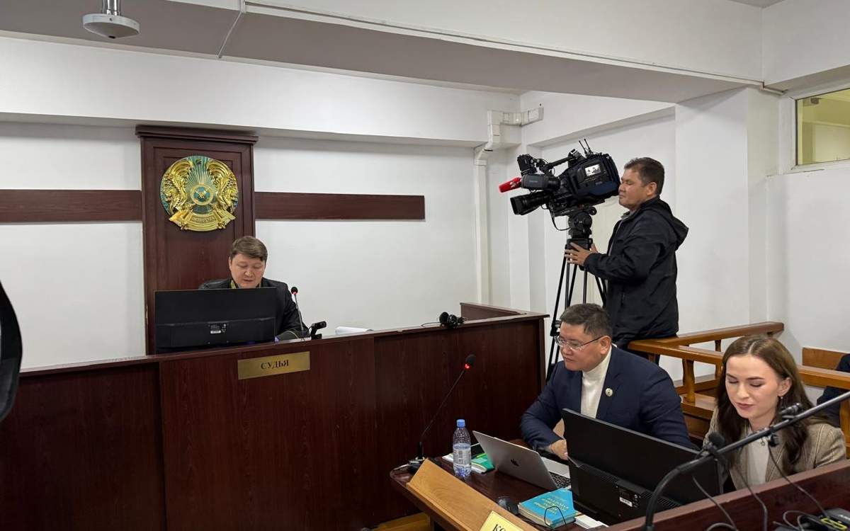 Дело-о-пожаре-в-хостеле-Алматы:-прокурор-зачитал-обвинение