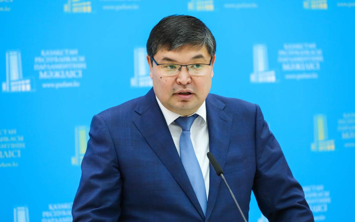 В-Казахстане-запретили-премии-госслужащим,-заявил-глава-Минфина