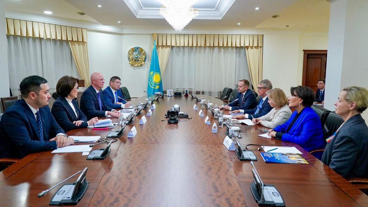 Польская-фармкомпания-намерена-открыть-в-Казахстане-Центр-качества-и-инноваций