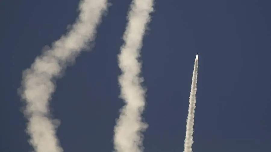 Израиль-зафиксировал-запуск-15-ракет-из-Ливана