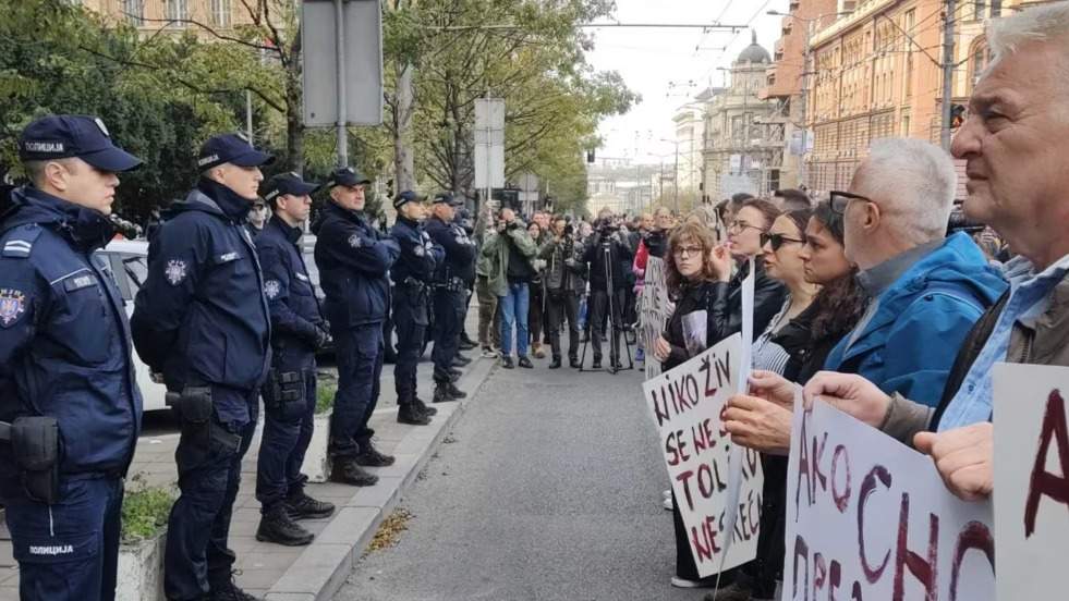 В-Сербии-вспыхнули-протесты-после-ЧП-на-вокзале-и-гибели-14-человек