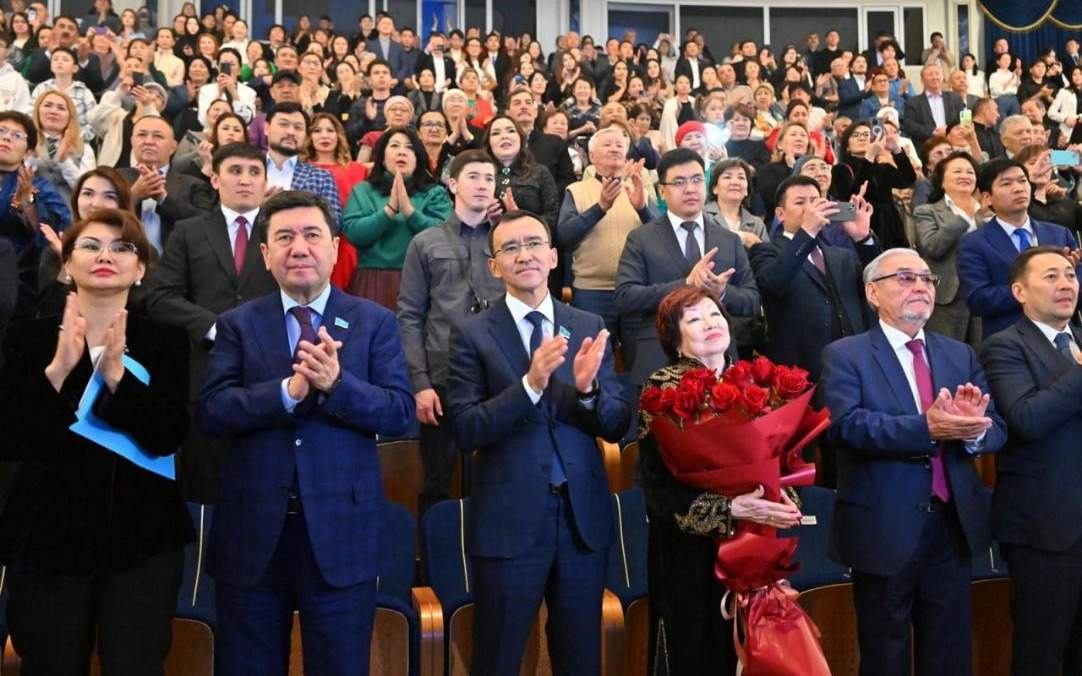Президент-направил-поздравление-по-случаю-80-летия-поэтессы-Акуштап-Бактыгереевой
