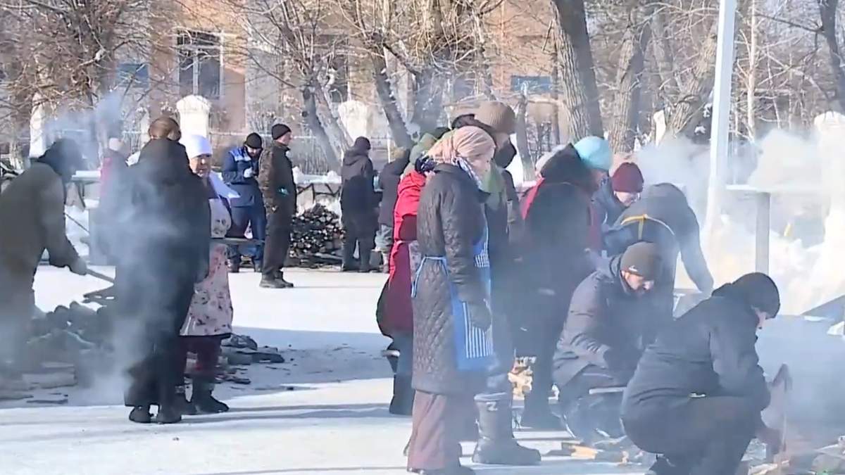 Казахстанское-село-попало-в-книгу-Гиннесса-за-выпечку-рекордного-количества-баурсаков