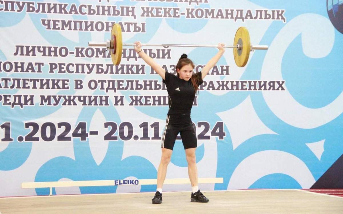 13-летняя-Снежана-Кашкарова-
-сотворила-сенсацию-на-чемпионате-по-тяжелой-атлетике