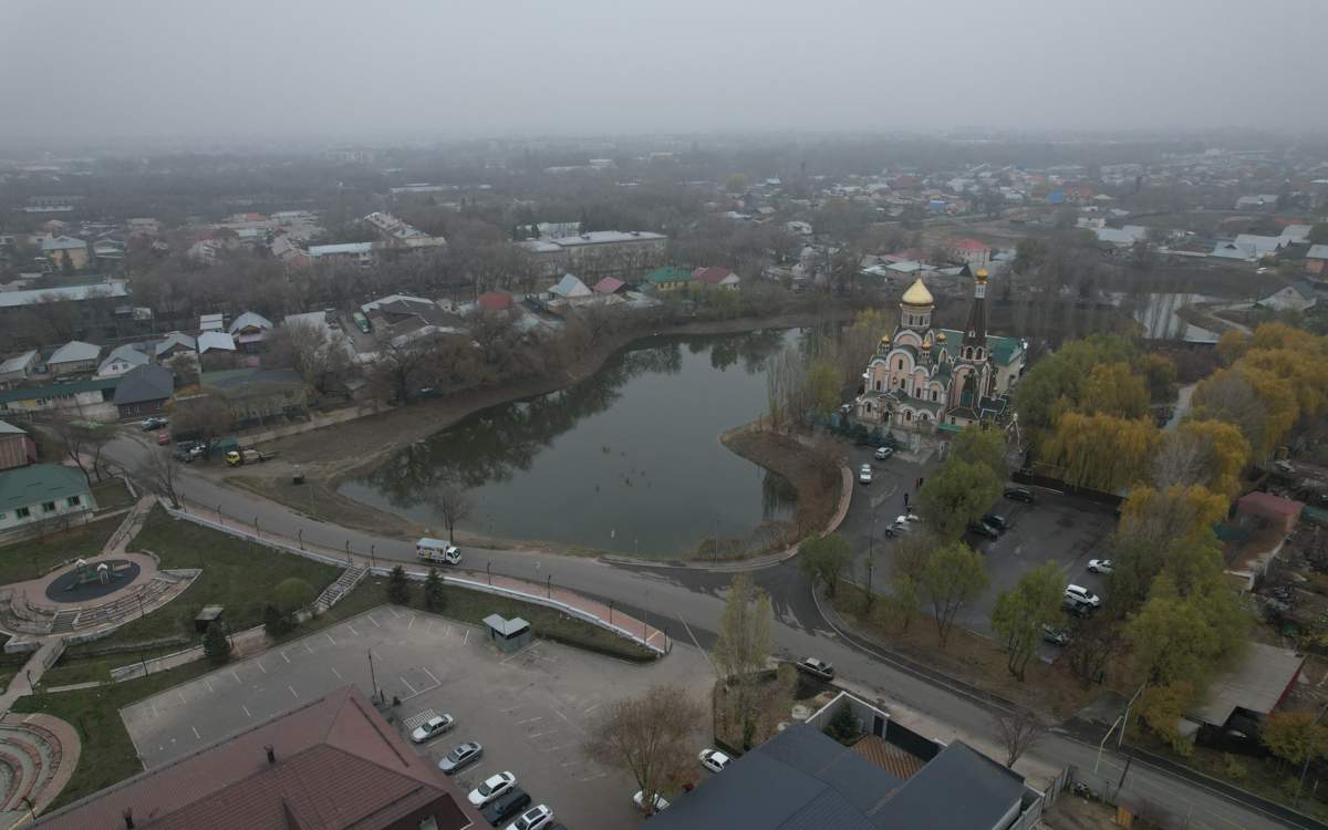 Со-дна-озера-Карасу-в-Алматы-вывезли-53-тонны-отходов