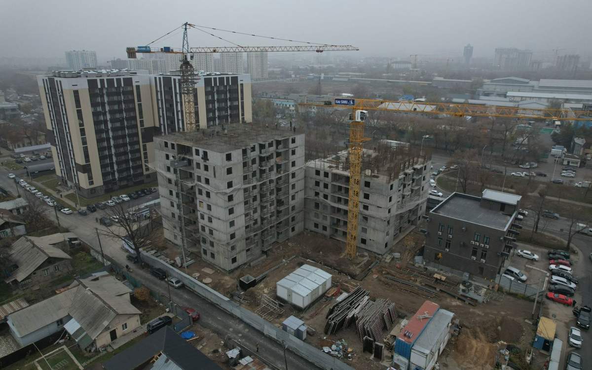 34-ветхих-дома-снесли-в-одном-из-районов-Алматы