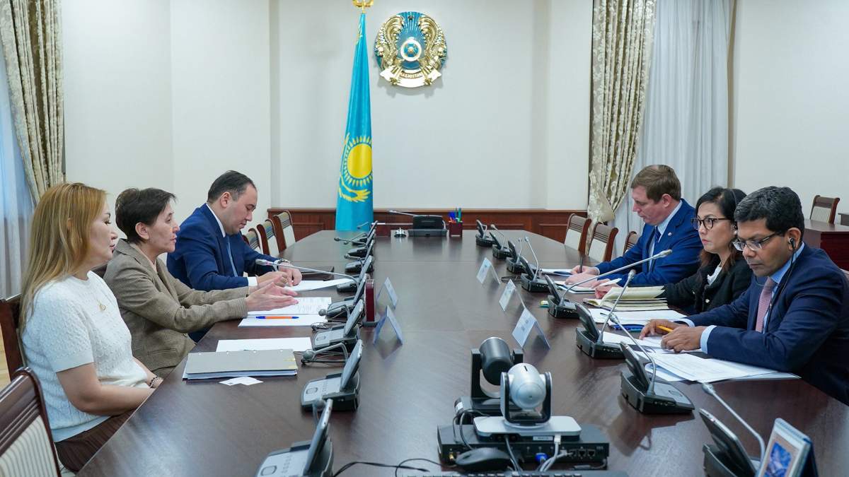 Азиатский-банк-развития-готов-поддерживать-социальные-инициативы-Казахстана