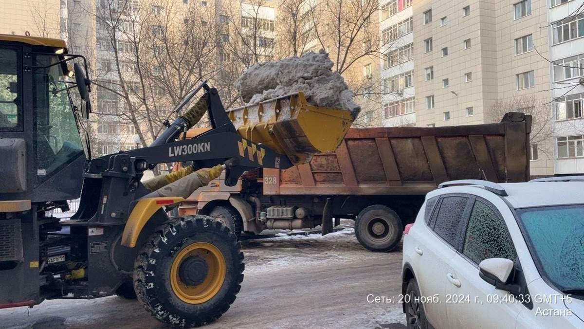 Свыше-1600-грузовиков-снега-вывезли-за-день-из-Астаны