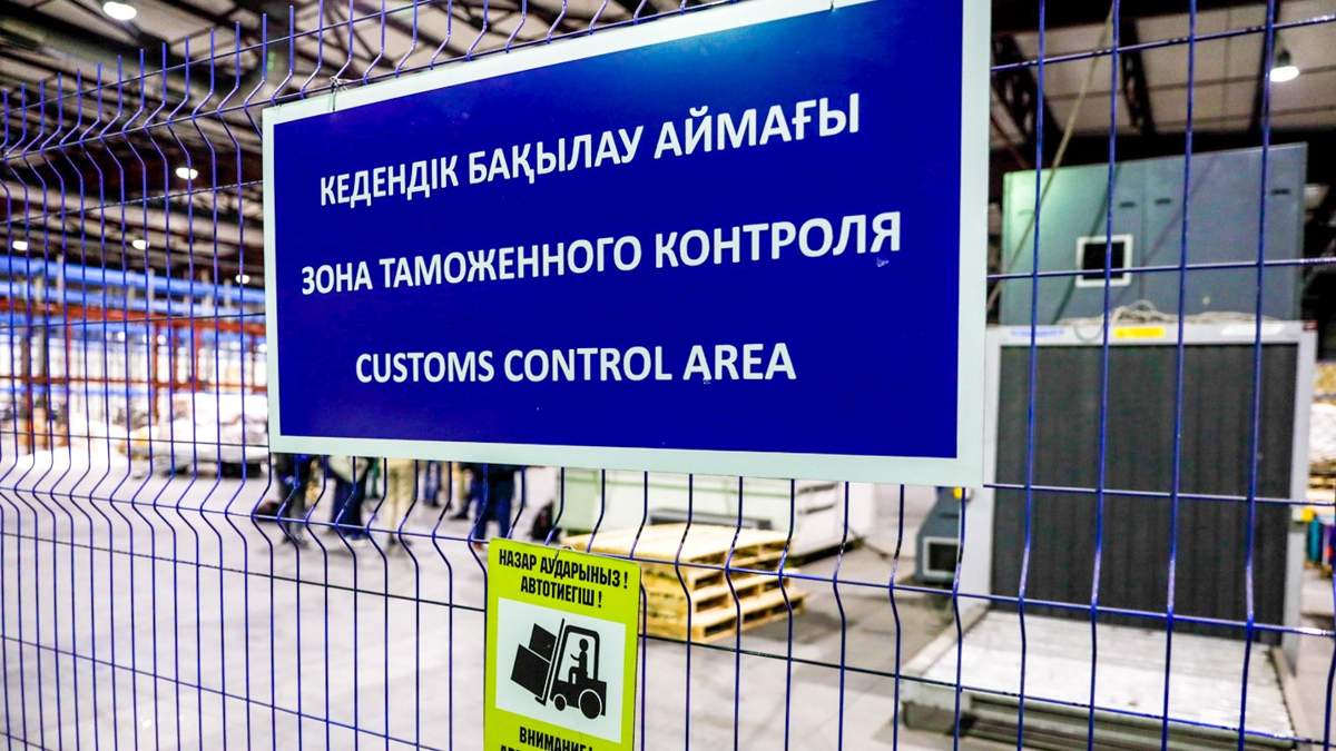 Руководитель-Центральной-таможенной-лаборатории-попался-на-взятке