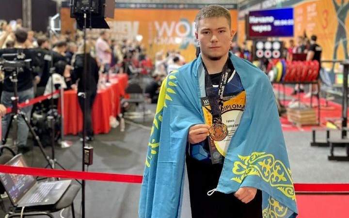 Стритлифтер-из-Шахтинска-стал-чемпионом-мира