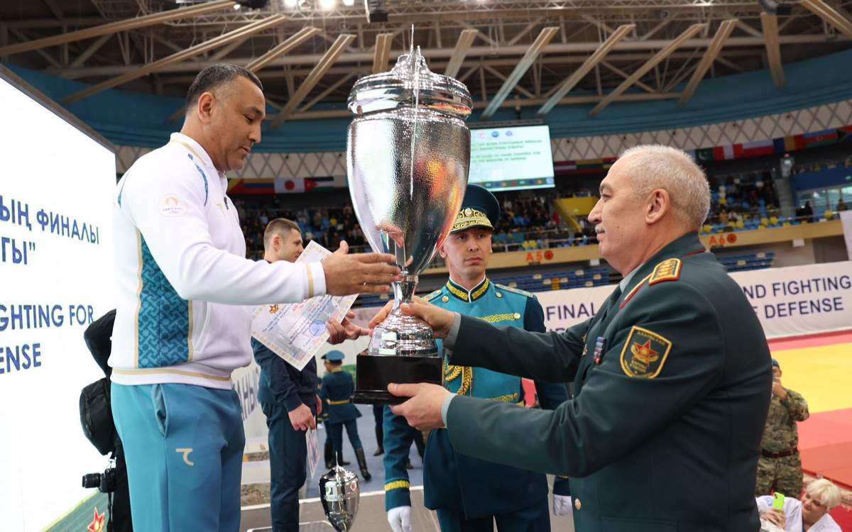 Чемпионов-Кубка-мира-по-рукопашному-бою-наградили-в-Астане