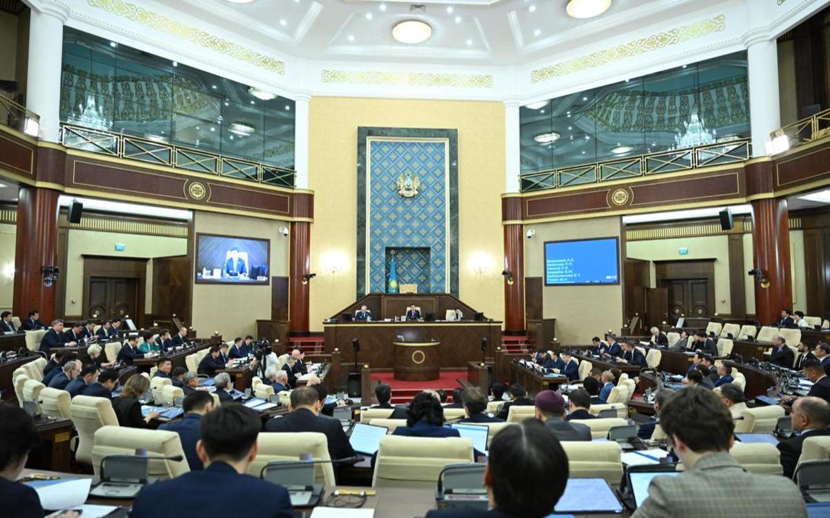 Мажилис-принял-корректировки-в-закон-о-республиканском-бюджете-на-2024–2026-годы
