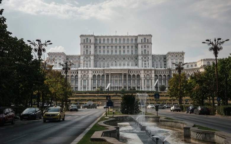 Высокая-явка-фиксируется-на-парламентских-выборах-в-Румынии
