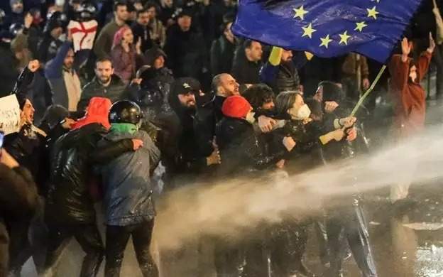 Что-происходит-в-Тбилиси-на-5-день-протестов