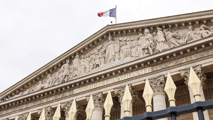 Нацсобрание-Франции-вынесло-правительству-вотум-недоверия