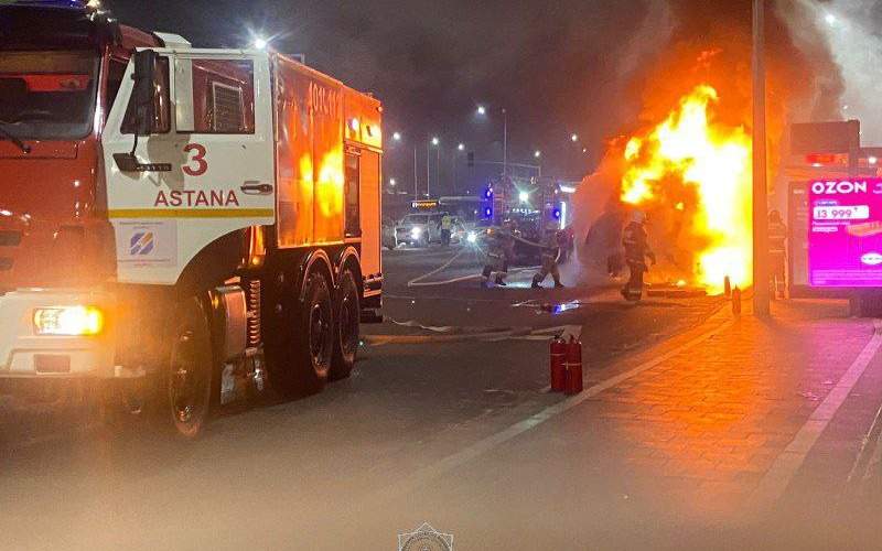 Автобус-загорелся-в-Астане
