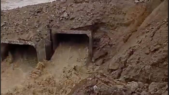 Спуск-воды-через-искусственный-отводной-канал-пугает-сельчан-в-Костанайской-области