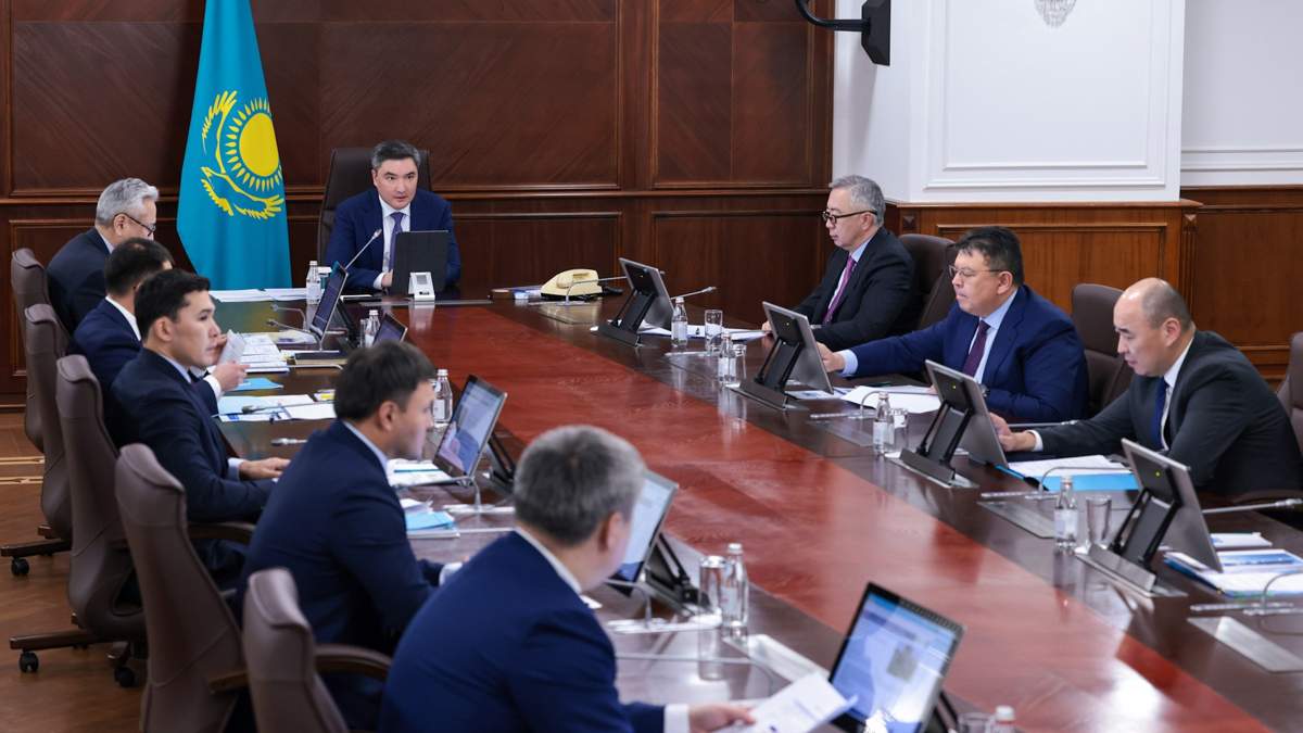 Вода,-туризм-и-авиарейсы:-Олжас-Бектенов-дал-поручения-по-развитию-
-Мангистауской-области
