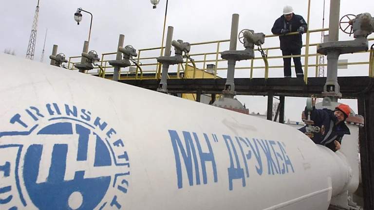 Поврежденный-участок-нефтепровода-«Дружба»-восстановлен