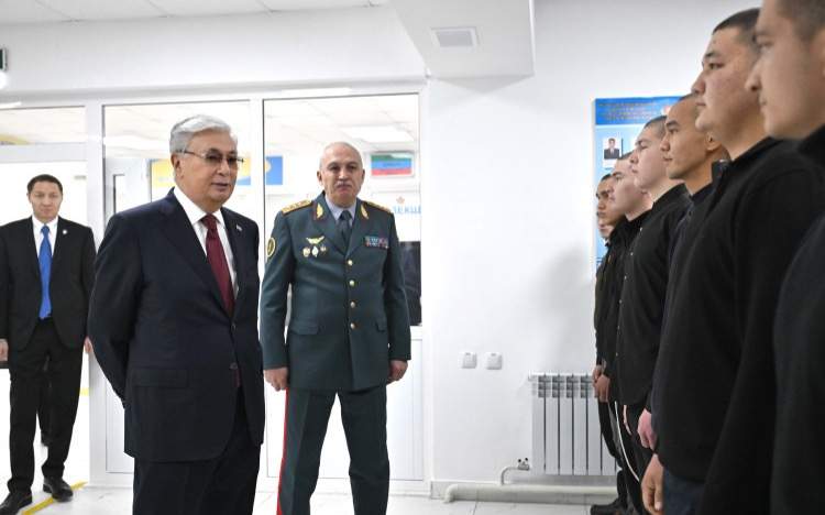 Касым-Жомарт-Токаев-посетил-отдел-по-делам-обороны-Каратальского-района