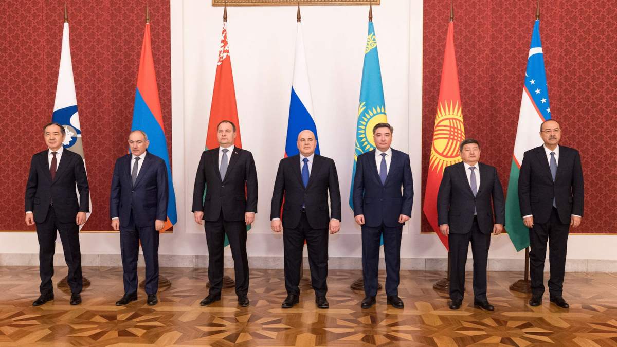 Мы-нацелены-довести-транзитные-перевозки-до-45-млн-тонн-—-Олжас-Бектенов-на-заседании-ЕМПС