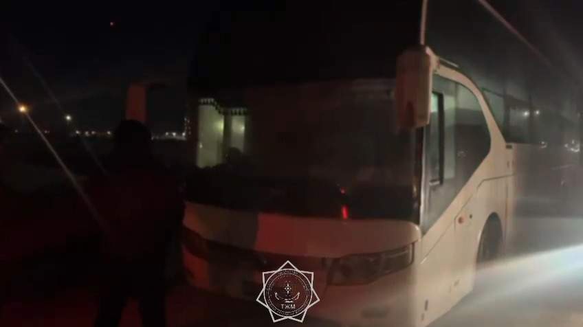 15-пассажиров-застрявшего-на-трассе-автобуса-эвакуировали-МЧС-РК