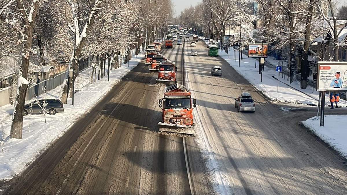 1200-кубометров-снега-вывезли-из-Алматы