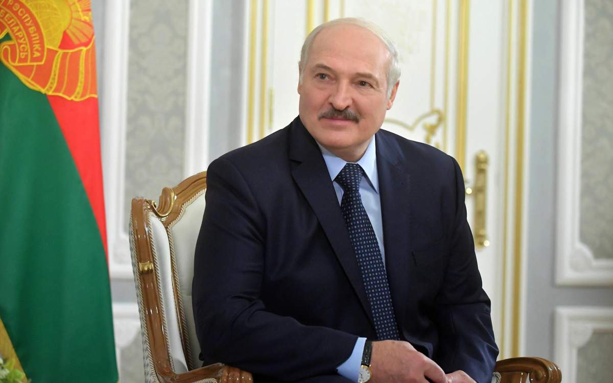 ЦИК-Беларуси-принял-документы-Александра-Лукашенко-для-регистрации-кандидатом-в-президенты