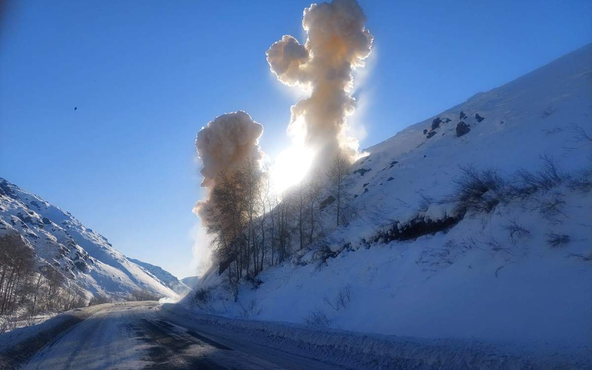 В-Восточном-Казахстане-приступили-к-искусственным-спускам-лавин
