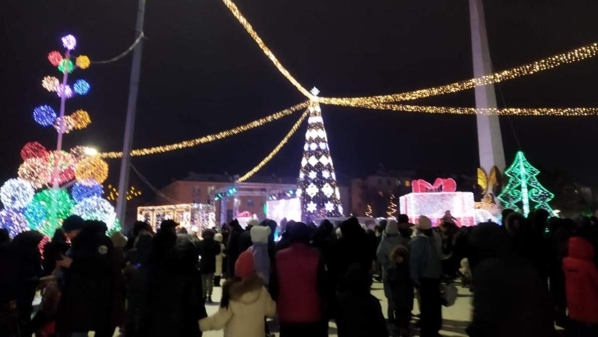 Главную-новогоднюю-елку-зажгли-в-Караганде