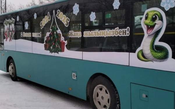 Новогодние-автобусы-курсируют-по-Караганде