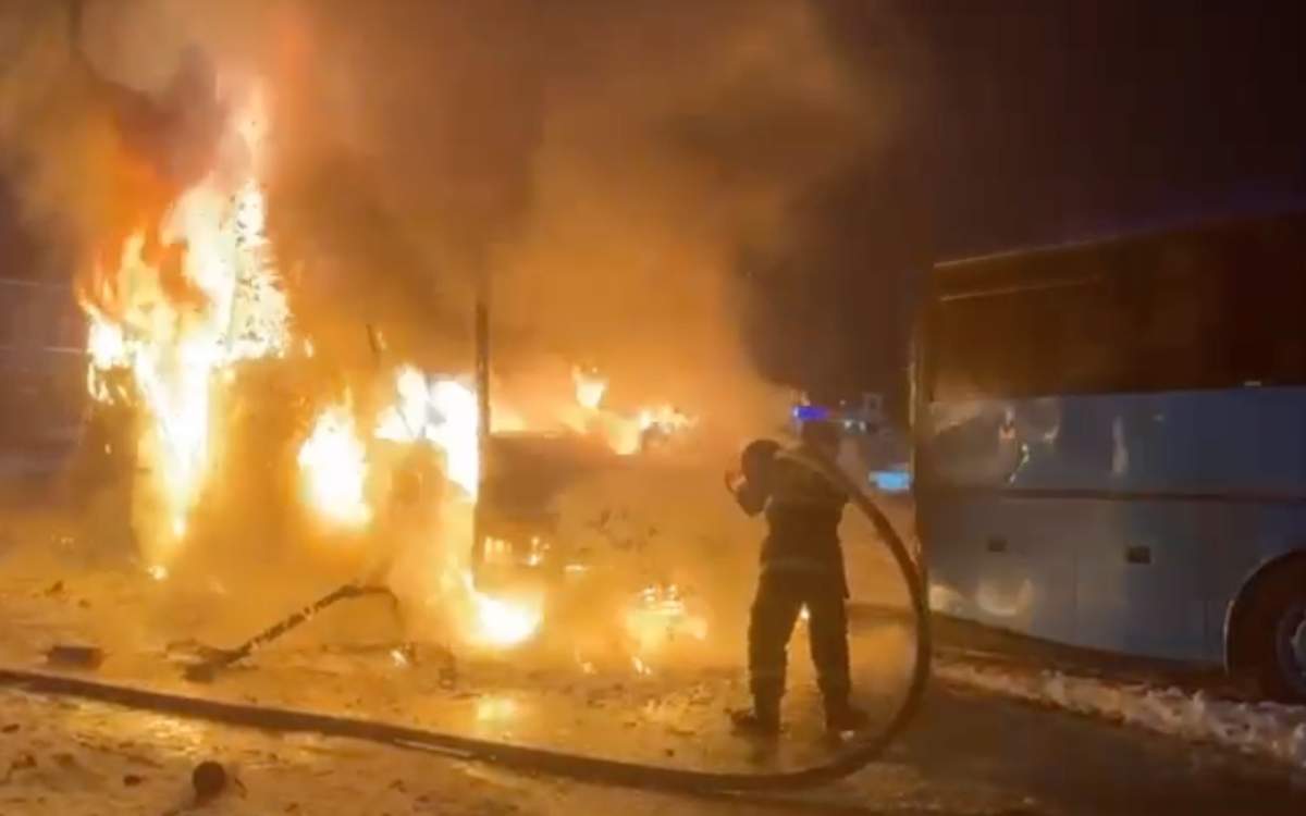 Автобус-сгорел-в-автопарке-Караганды