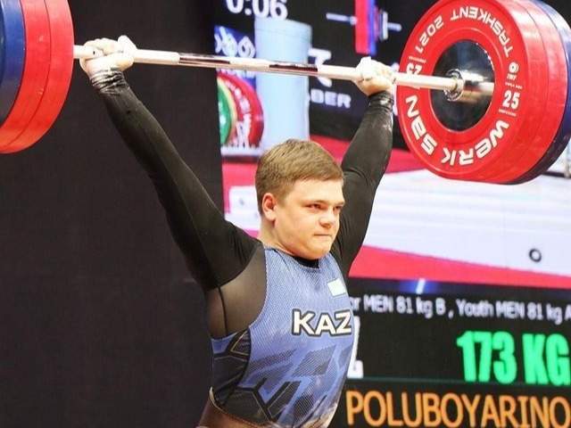 Штангист-Денис-Полубояринов-завоевал-«золото»-юниорского-чемпионата-Азии
