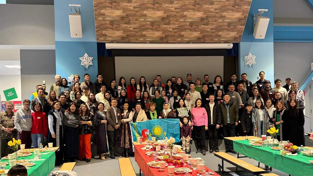 Казахская-диаспора-в-американском-Редмоне-впервые-отмечает-Новый-год