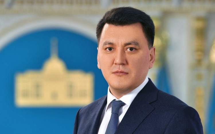 Ерлан-Карин-высказался-о-повышении-престижа-рабочих-профессий