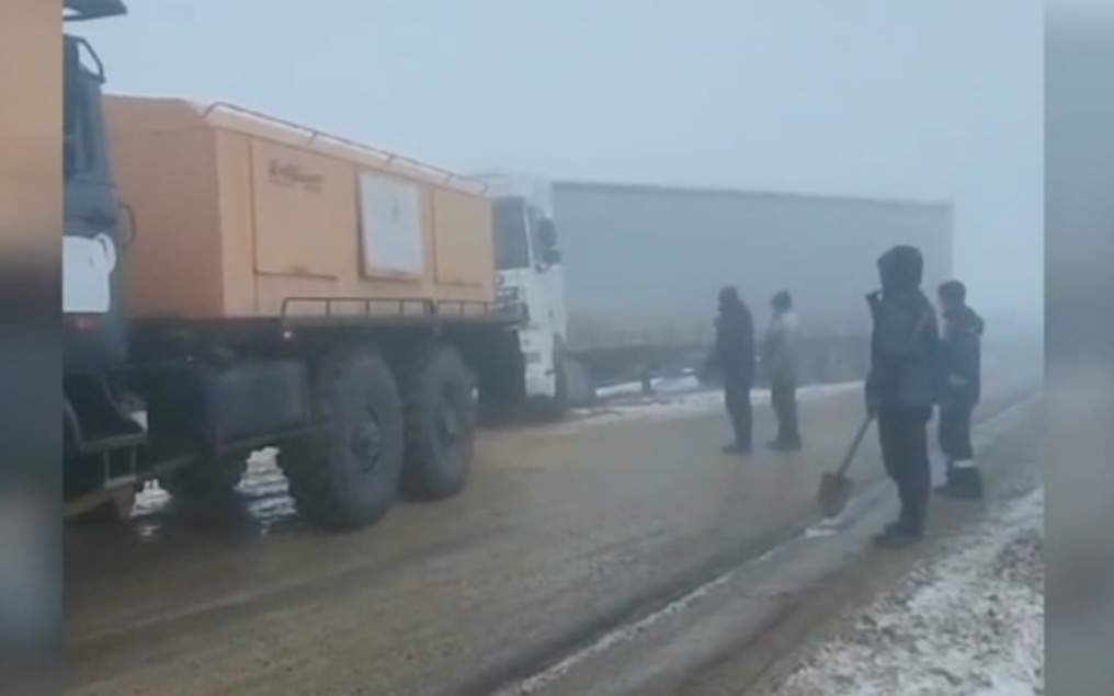 Десятки-машин-застряли-в-Туркестанской-области-из-за-бурана