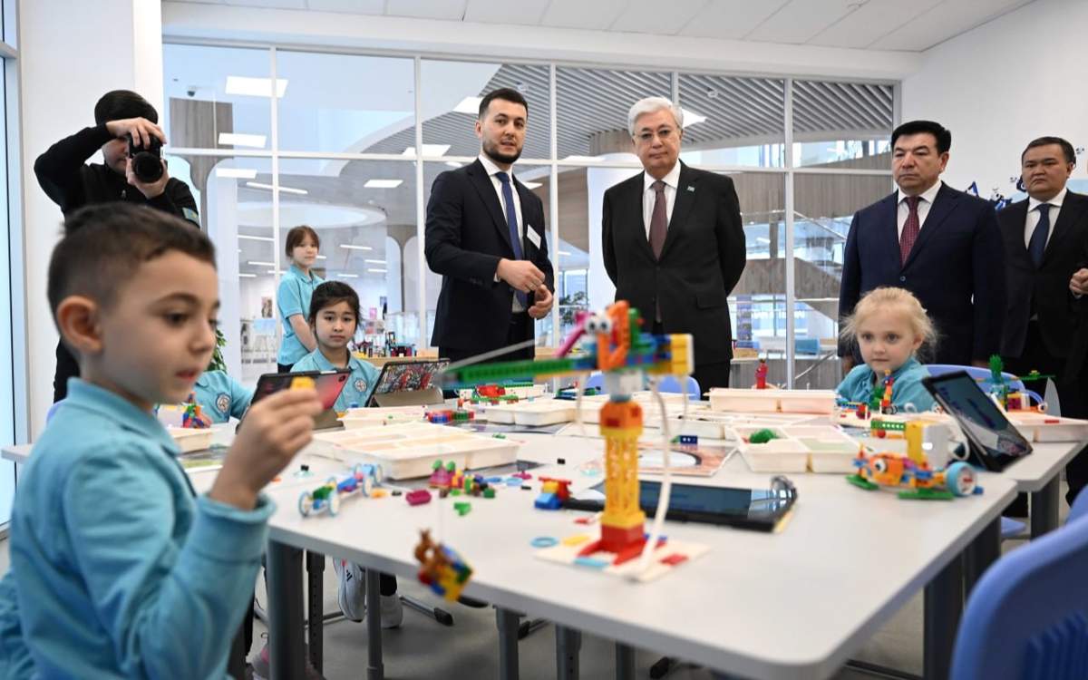 Глава-государства-посетил-международную-школу-kis-astana