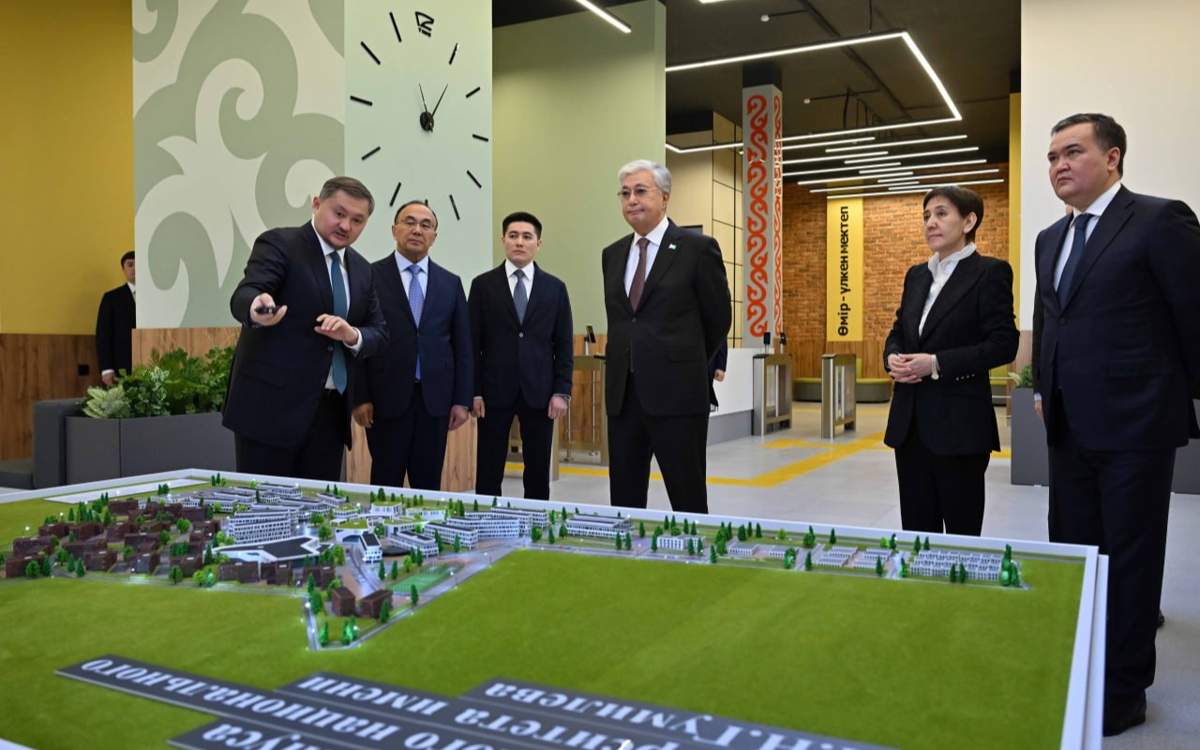 Касым-Жомарт-Токаев-посетил-дом-студентов-ЕНУ