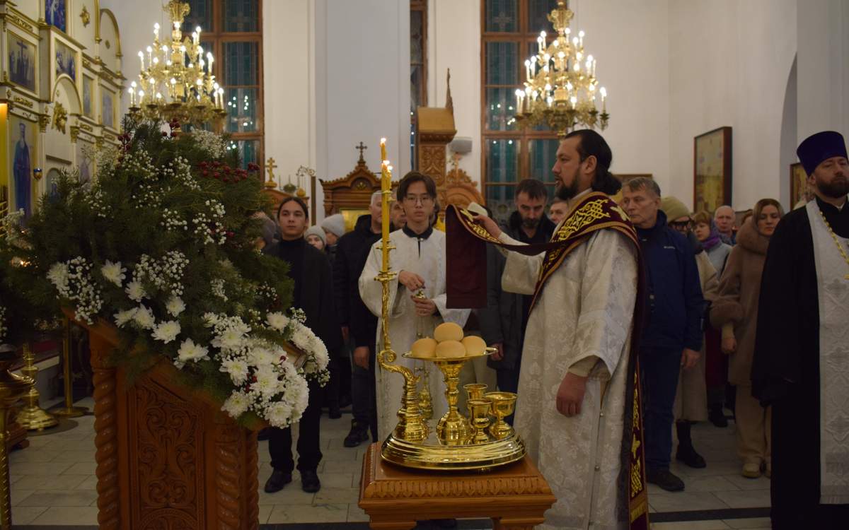 Как-прошла-праздничная-рождественская-служба-в-Павлодарской-области-—-фоторепортаж