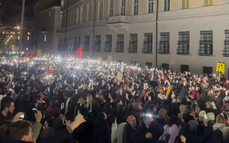 В-Австрии-десятки-тысяч-человек-вышли-на-демонстрацию-против-ультраправой-партии
