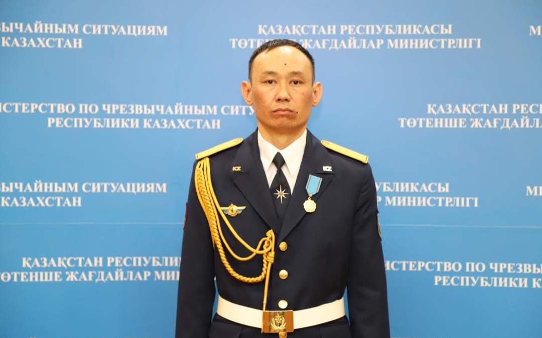 Пешком-сквозь-буран-указывал-путь:-спасателя-из-Караганды-наградили-указом-Президента