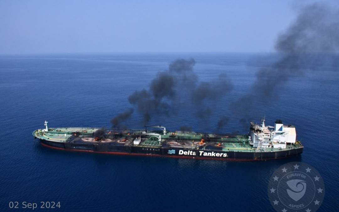 Спустя-месяцы-подожженный-хуситами-в-Красном-море-нефтяной-танкер-спасен
