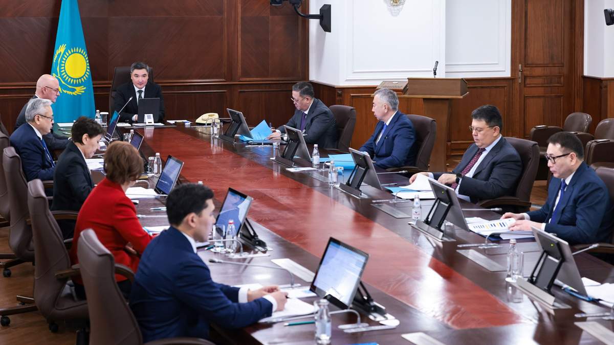 Цифровизировать-рынки-и-небольшие-магазины-«у-дома»-поручил-Олжас-Бектенов