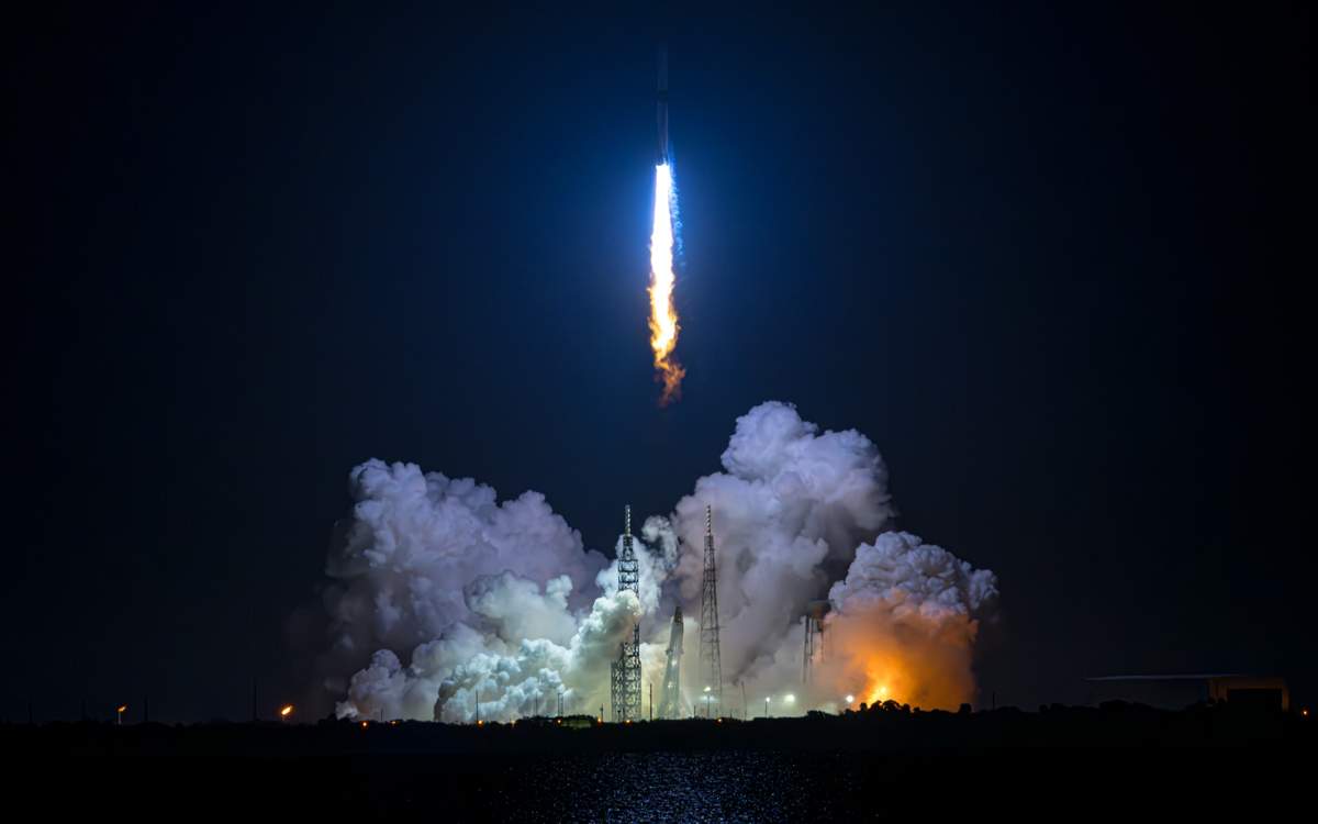 blue-origin-Джеффа-Безоса-впервые-запустила-тяжелую-ракету-«Нью-Гленн»